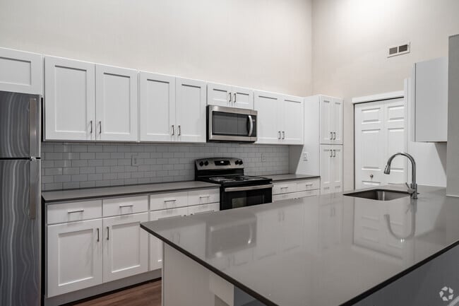 2BR, 2BA - 1,093SF - Drake Upper - Kitchen - Laurel Valley
