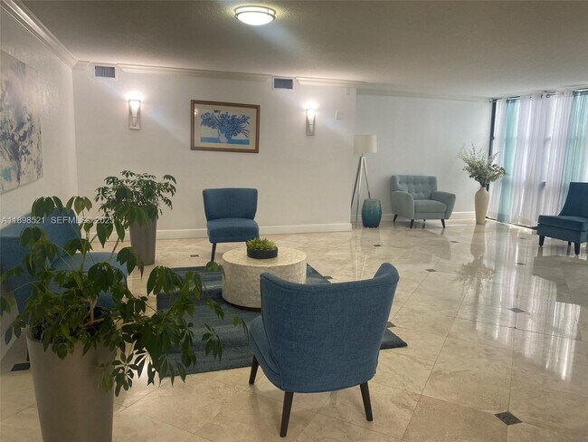 Foto del edificio - 1000 Parkview Dr