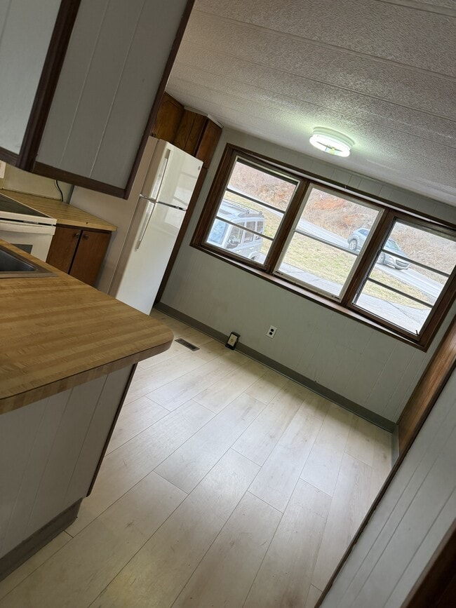 Building Photo - 1108 S Walnut Dr