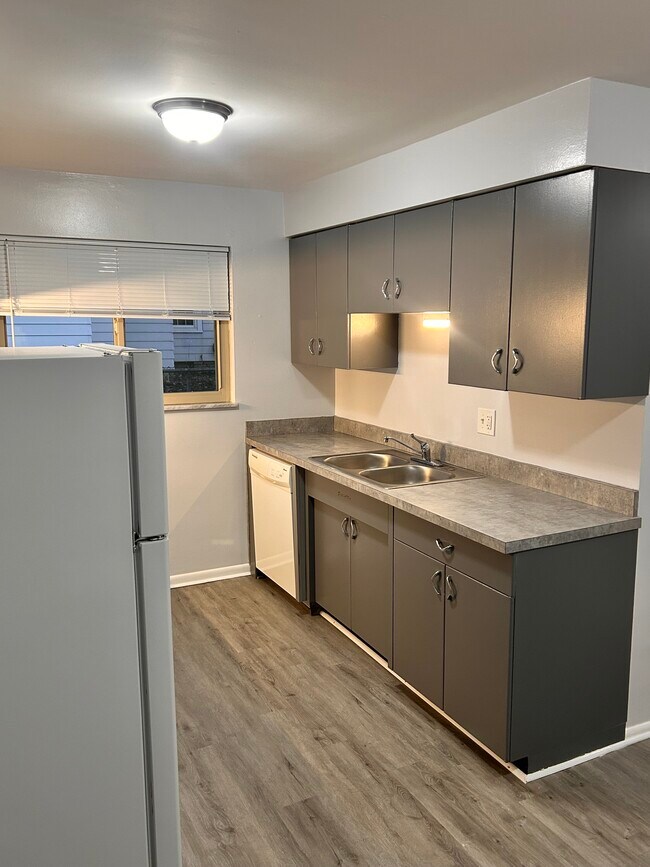 Foto del edificio - 6409 Glade Ave