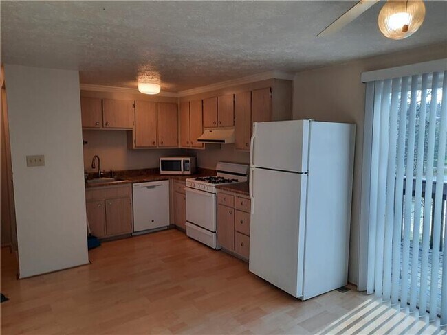 Foto del edificio - 305 Cricketwood Ct