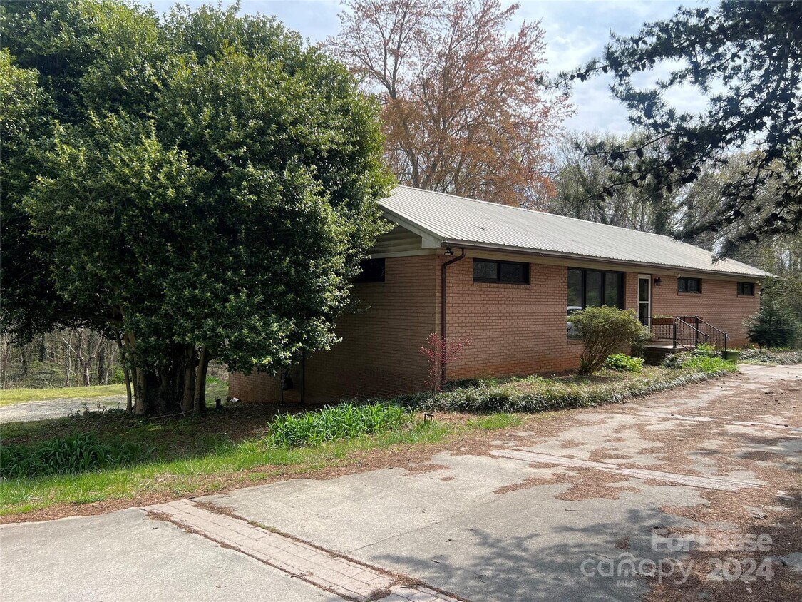 1347 Mecklenburg Hwy, Mooresville, NC 28115 House Rental in
