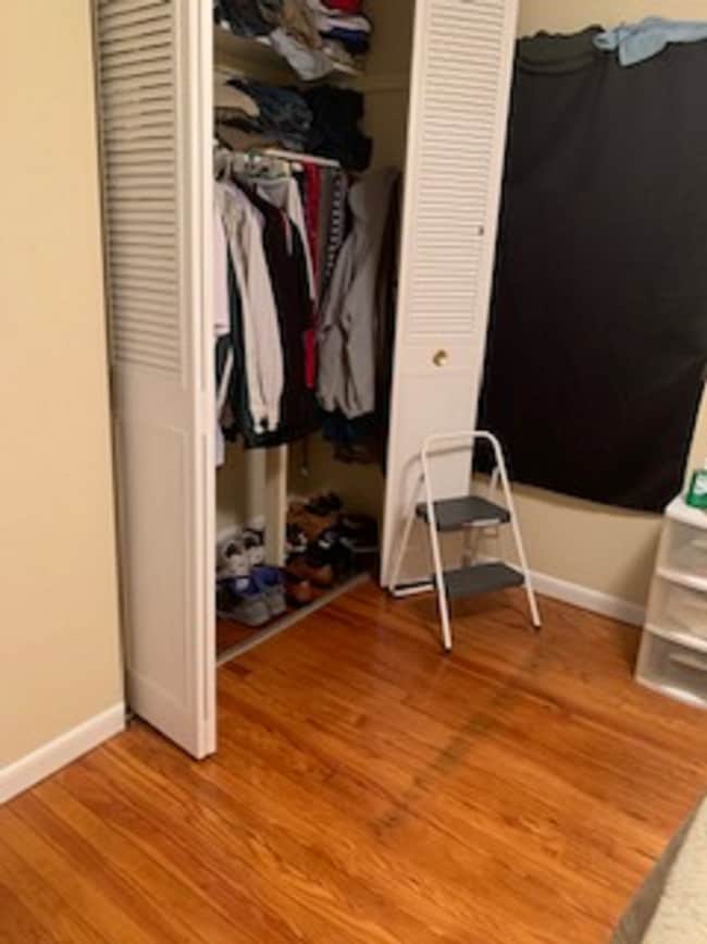 Building Photo - Two bedroom one bath close to law school