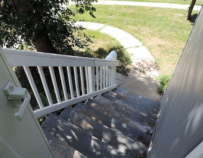 Foto del edificio - $1,550 | 3 Bedroom, 1 Bathroom Top Floor Duplex | No Pets | Available for August 1st, 2026 Move In!