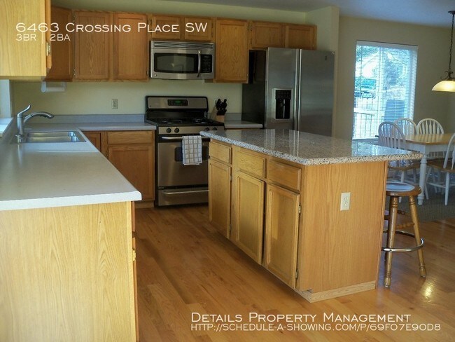 Building Photo - 3 Bedroom Rambler with fenced yard