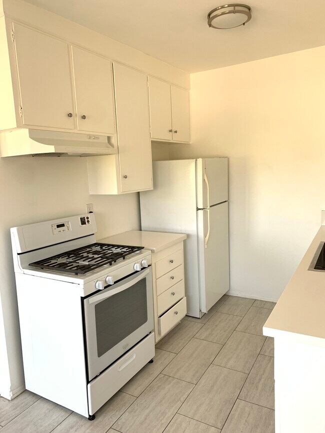 Foto del edificio - 3272 Atwater Ave