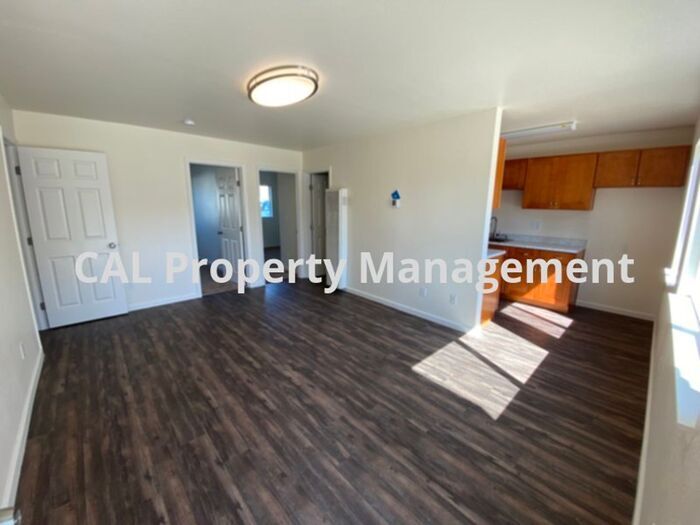 Foto principal - Newly Remodeled 2 Bedroom Apartment!