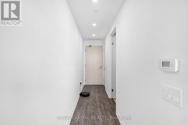 Photo du bâtiment - 115 Blue Jays Way