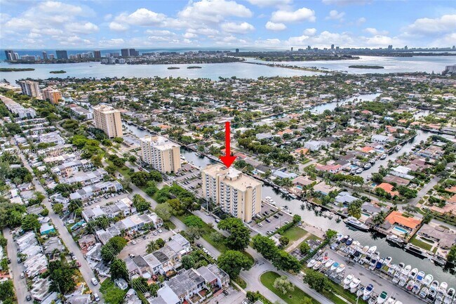 Foto del edificio - 2000 NE 135th St