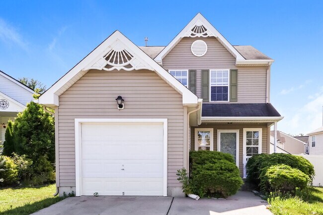 Foto del edificio - 747 Elmhurst Pl