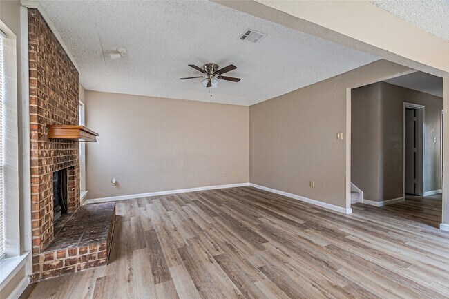 Building Photo - 2324 Summer Pl Dr