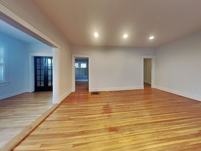 Building Photo - 1001 Caldwell Ave