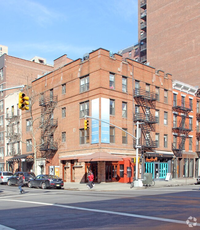 Building Photo - 247 E 81st St