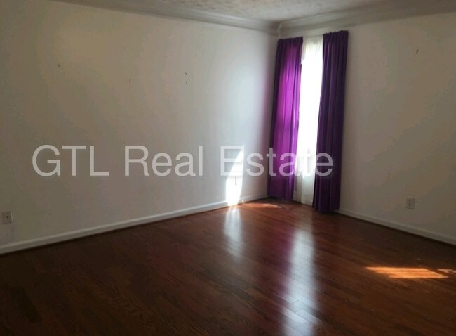 Building Photo - 3 BD 2 BA home with huge loft.