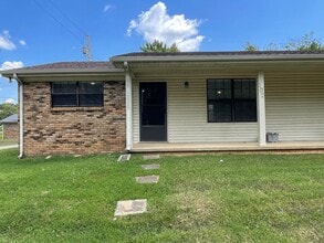 Building Photo - 102 Debbie Dr