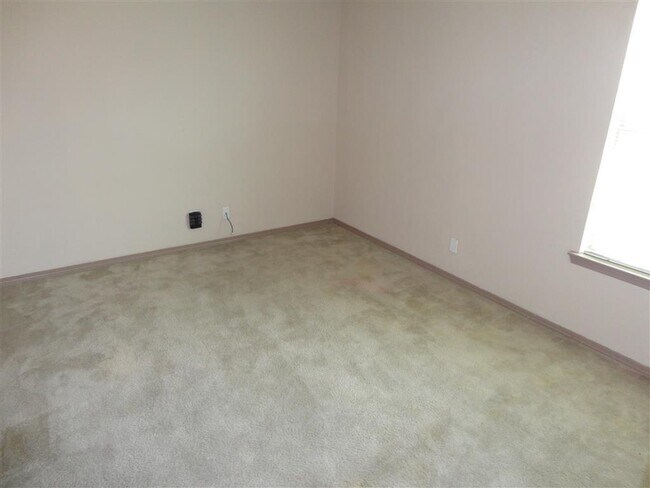 Building Photo - Impeccable Two Story Eastside Home With Re...