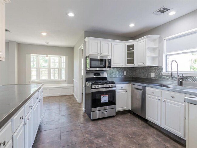 Foto del edificio - 15494 Peermont St