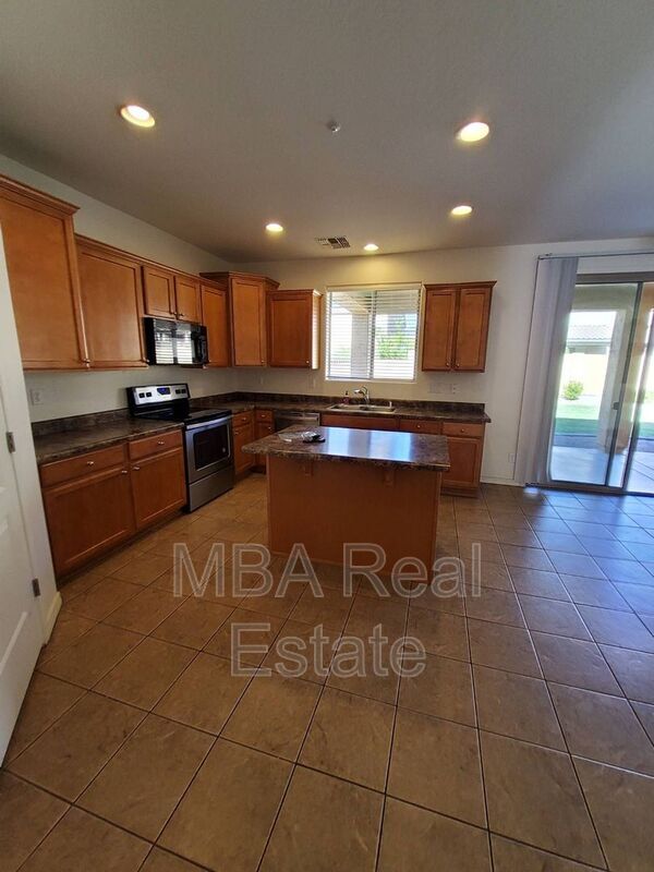 Building Photo - 8998 W Plum Rd