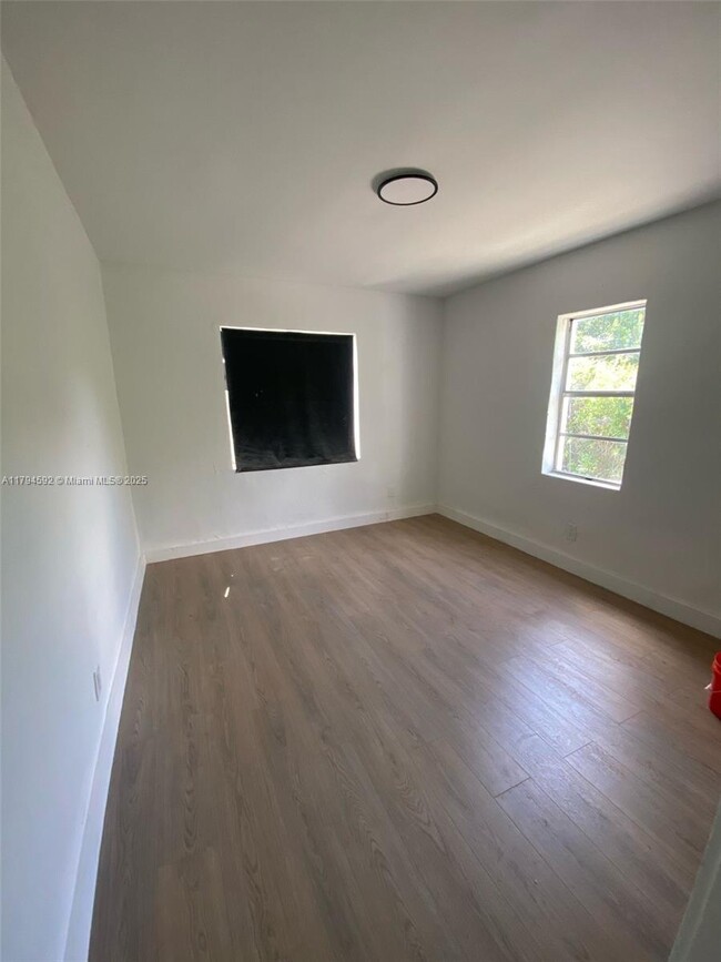 Foto del edificio - 5028 NW 3rd Ave