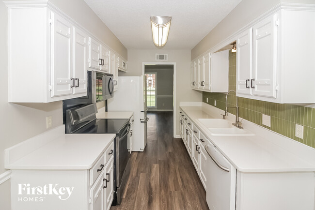 Foto del edificio - 425 Old Oak Ln