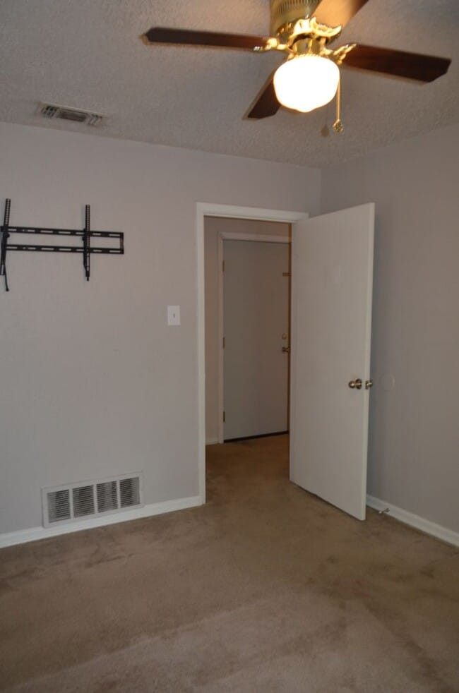 Building Photo - 1008 S 9th St