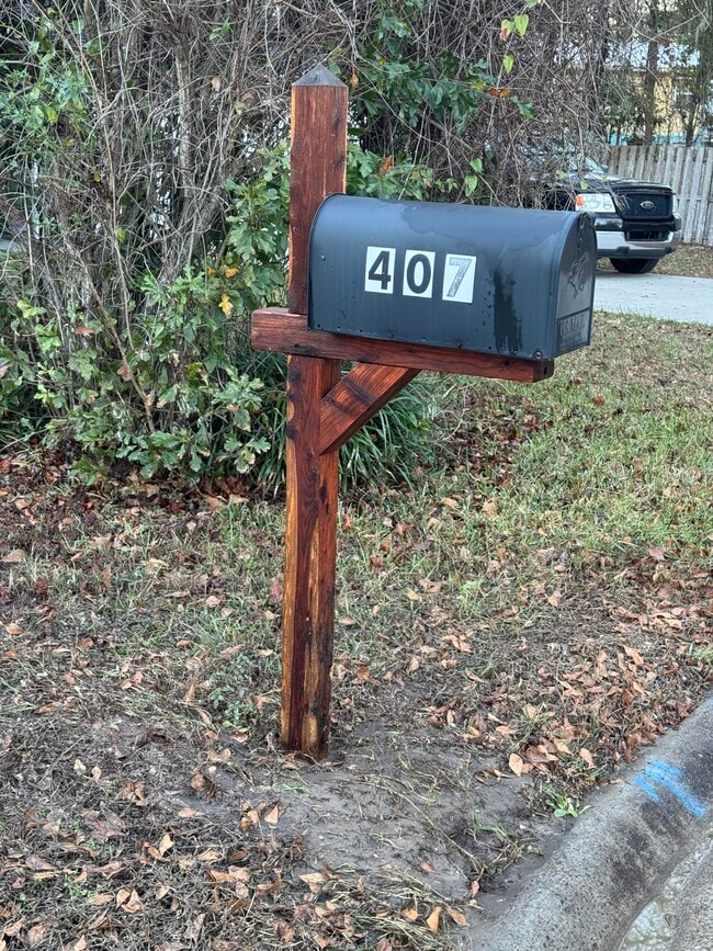 Building Photo - 407 Royal Pines Way