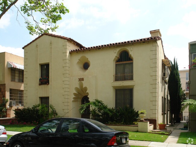 Building Photo - 308 N Almont Dr