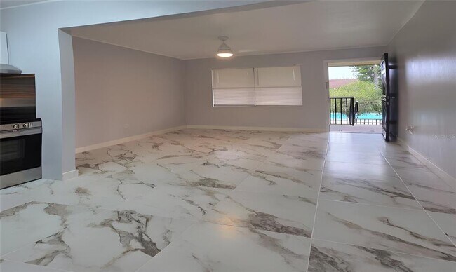 Foto del edificio - 2500 Harn Blvd