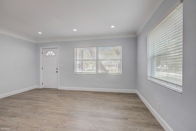 Foto del edificio - 2 br, 1 bath House - 3495 17th Avenue South