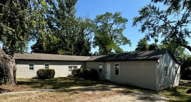 Building Photo - 8217 Rose St