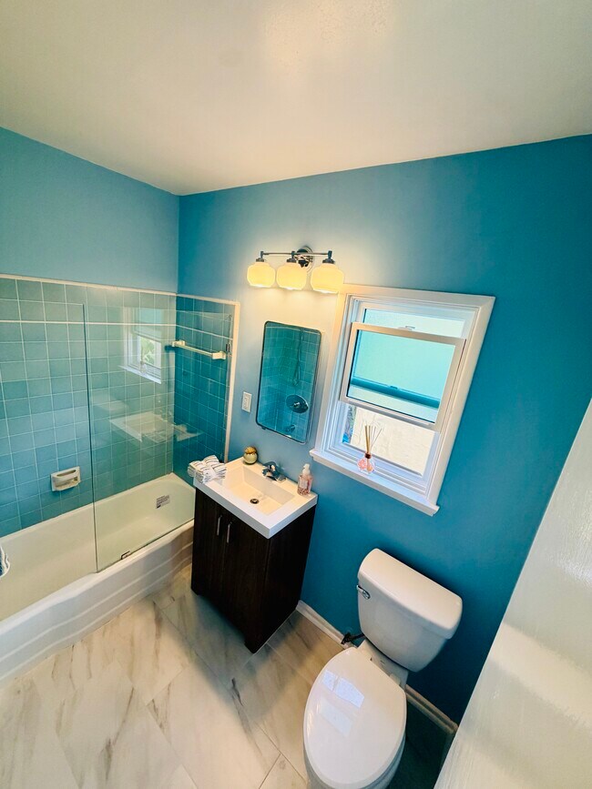 Foto del edificio - 8569 Rugby Dr