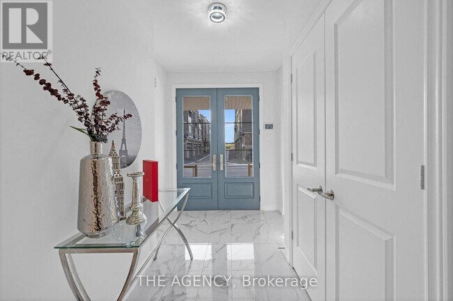 Photo du bâtiment - 33 Bruce Boyd Dr