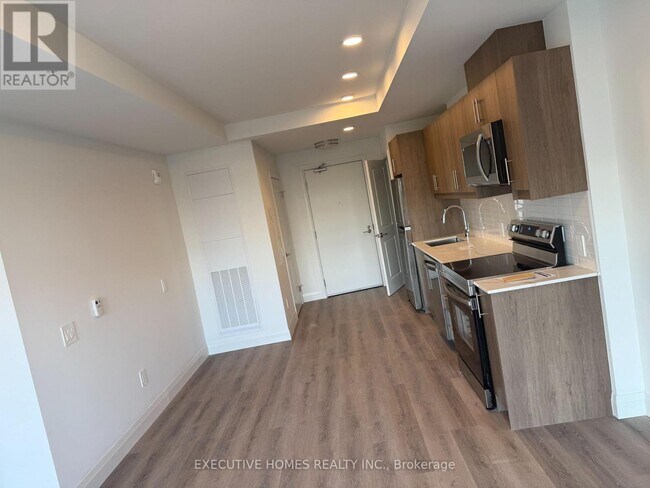 Building Photo - 1333 Weber St E