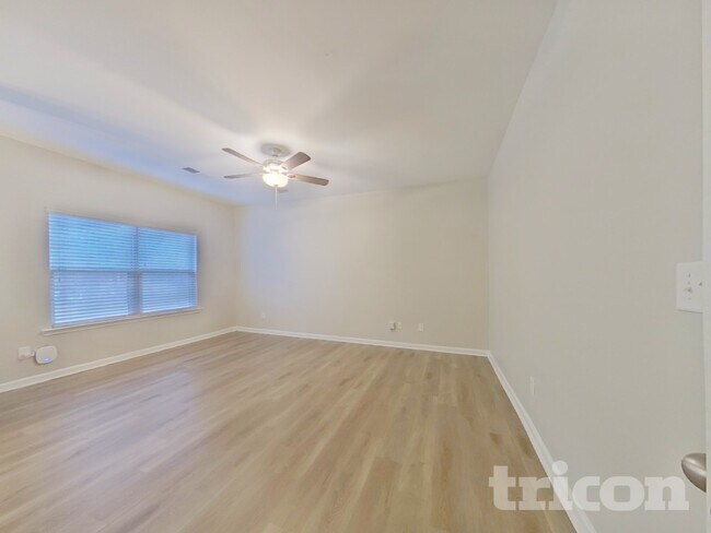 Foto del edificio - 3333 Lowland Dr