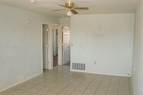 Building Photo - East El Paso 2 bed RefrigA/C
