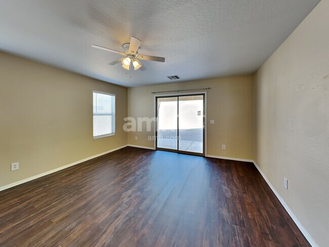 Foto del edificio - 15978 W Larkspur Drive