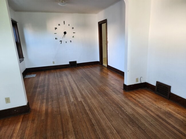 Building Photo - 1306 Villa Ave