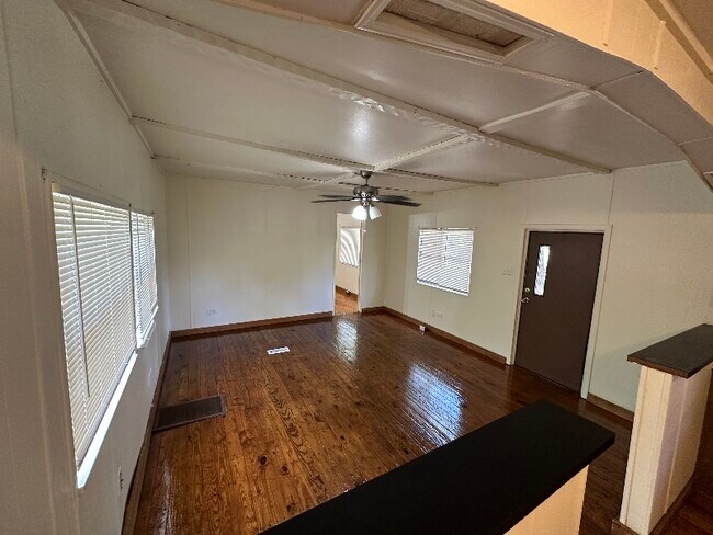 Foto del edificio - 85 Young Rd