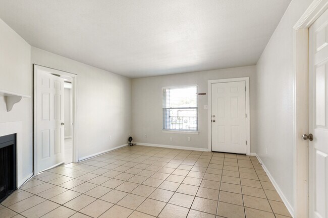 Foto del edificio - 823 Hammond Manor Dr
