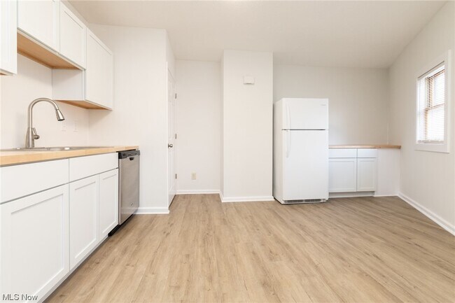 Foto del edificio - 3905 Woodbine Ave