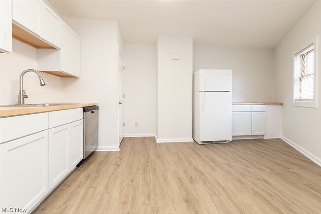 Building Photo - 3905 Woodbine Ave