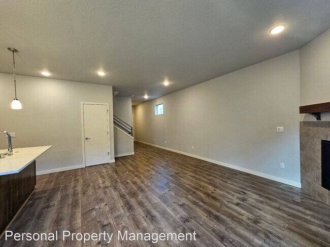 Building Photo - 4 br, 2.5 bath House - 3513 NE 61st Way