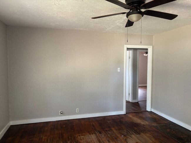 Foto del edificio - 3/1.5 in Quiet Neighborhood Near Fairview ...