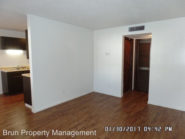 Building Photo - 706 E Inskip Dr