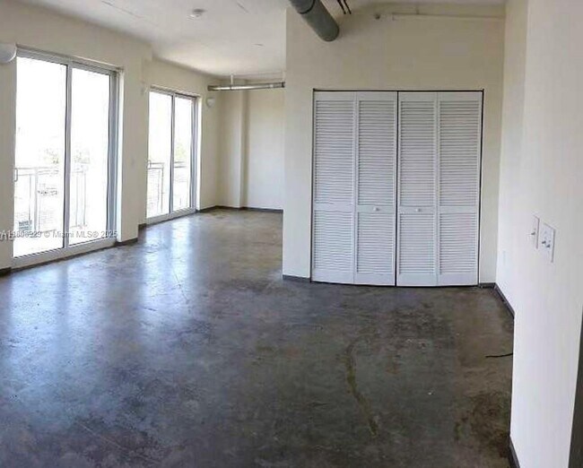 Foto del edificio - 455 NE 25th St