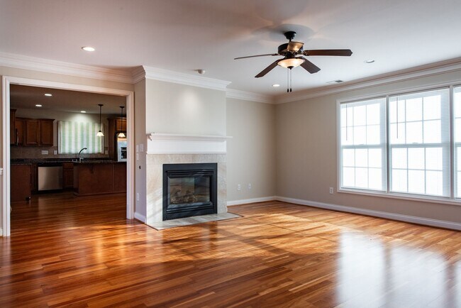 Building Photo - Fantastic Rental in the Cardinal Club!