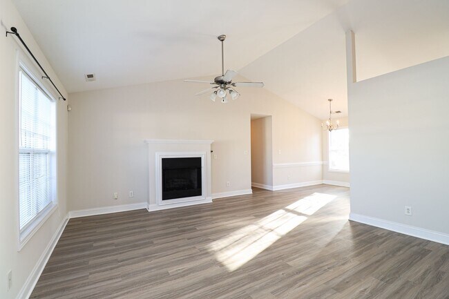 Foto del edificio - (Coming Soon) Charming 3 Bedroom Ranch in ...