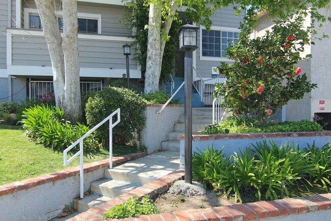 Building Photo - 3728 Vinton Ave