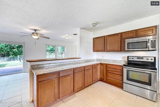 Building Photo - 2016 Rollins Dr