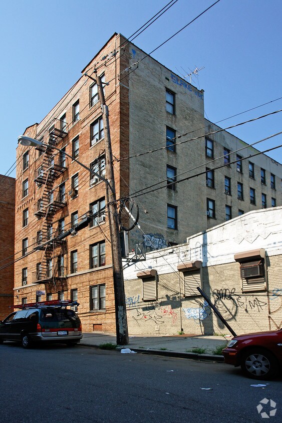 Building - 3039 Wallace Ave
